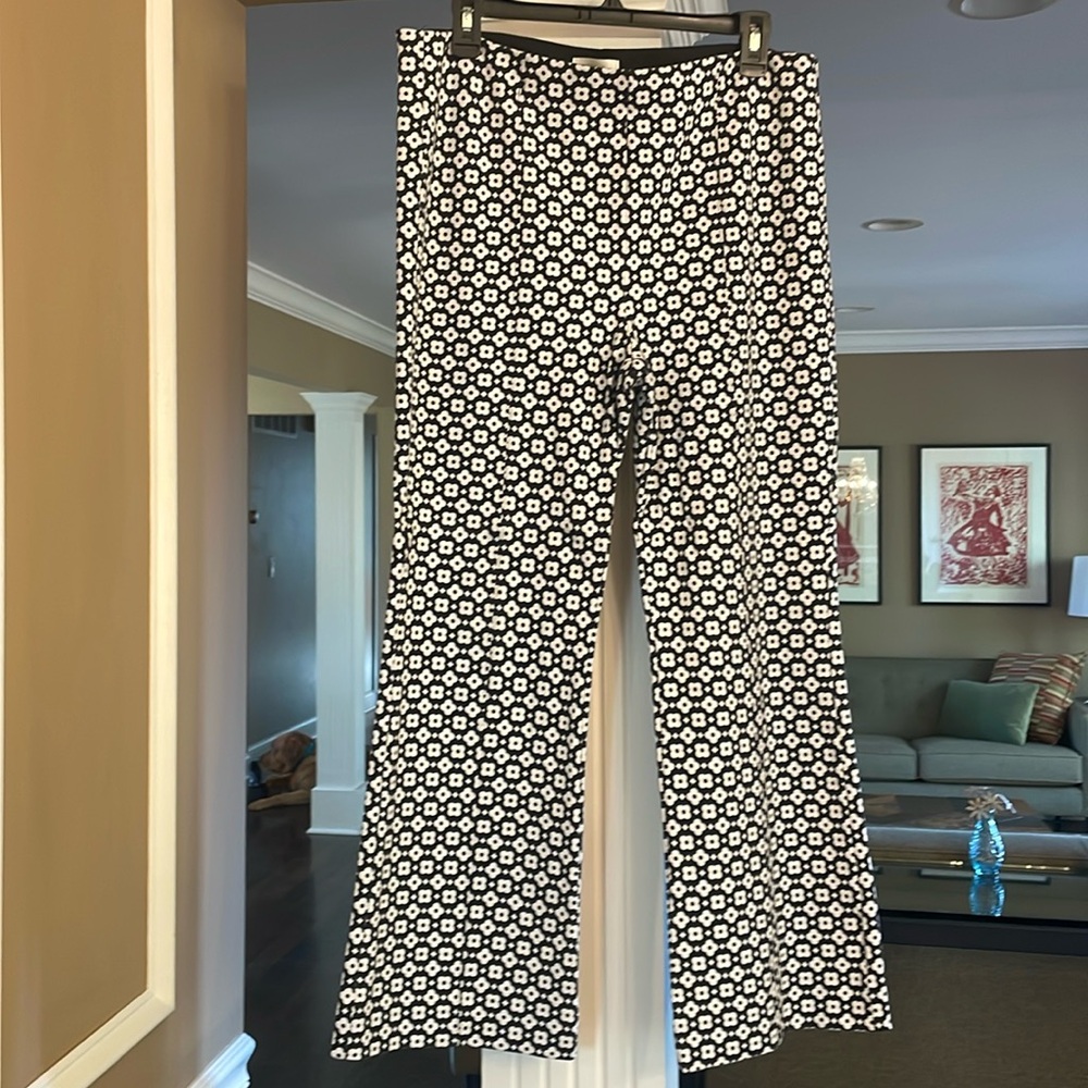 Mauve Cute black and white print  crop pants slight flare 27 inch inseam
